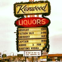 12/23/2012 tarihinde Tom H.ziyaretçi tarafından Kenwood Liquors'de çekilen fotoğraf