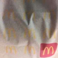 รูปภาพถ่ายที่ McDonald&amp;#39;s โดย Emma-Sophie O. เมื่อ 5/25/2021