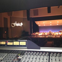 รูปภาพถ่ายที่ Flagler Auditorium โดย Jackie เมื่อ 2/14/2013
