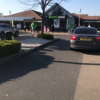 Photo taken at Warwick South Services (Welcome Break) by Simon L. on 4/20/2019