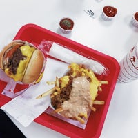 Photo taken at In-N-Out Burger by Yahdiel O. on 3/14/2015