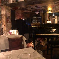 Foto tirada no(a) Chez Papa Jazz Club por Yasya S. em 4/23/2019