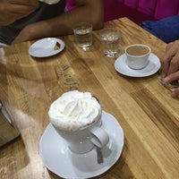 Foto scattata a Cafeem da Melih U. il 9/7/2016