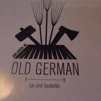 Foto tirada no(a) Old German Bar and Bierkeller por Jeremiah C. em 10/18/2015