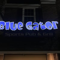 Photo prise au Blue Gator Sports Pub &amp;amp; Grill par Jeremiah C. le11/11/2015