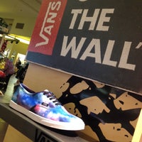 vans store valley river center