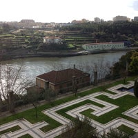 Foto diambil di Jardins do Palácio de Cristal oleh Hyago R. pada 2/2/2013