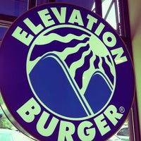 Foto tirada no(a) Elevation Burger por Aaron H. em 8/15/2014