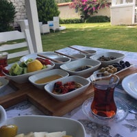 รูปภาพถ่ายที่ Yasemin Alacati โดย Gamze Ş. เมื่อ 7/30/2017