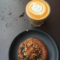 10/16/2016 tarihinde Yoav F.ziyaretçi tarafından Contraband Coffeebar'de çekilen fotoğraf