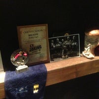 Photo taken at 12 Oz by Vagich on 2/9/2013