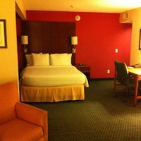 รูปภาพถ่ายที่ Residence Inn by Marriott Long Beach โดย Aanon K. เมื่อ 12/29/2012