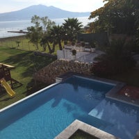 Photo taken at La Ribereña Lakefront Private Estate by Oscar N. on 12/6/2014