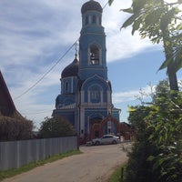 Photo taken at Церковь Покрова Пресвятой Богородицы в Покрове-Ризницах by Romazi on 5/12/2014