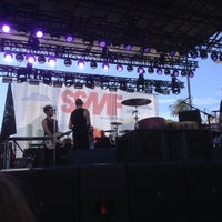 Foto diambil di Sunset Strip Music Festival oleh Dennis M. pada 8/3/2013