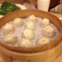 Photo taken at 鼎泰豐 Din Tai Fung by tkms i. on 4/30/2013