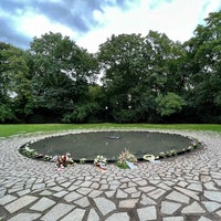 Photo taken at Memorial to the Sinti and Roma of Europe Murdered under National Socialism by Sevil N. on 8/10/2023