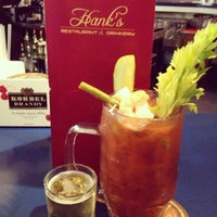 รูปภาพถ่ายที่ Hank&amp;#39;s Restaurant &amp;amp; Drinkery โดย Caitlin M. เมื่อ 5/19/2013