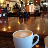 6/15/2013에 Paul T.님이 Peet&#39;s Coffee &amp; Tea에서 찍은 사진