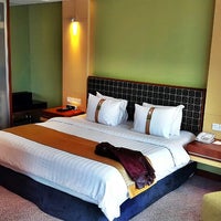 Review Holiday Inn Bandung