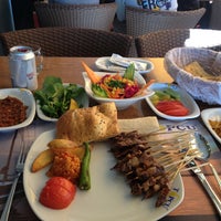 4/25/2013 tarihinde Çiğdem E.ziyaretçi tarafından Topçu Restaurant'de çekilen fotoğraf