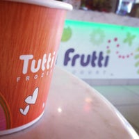 Photo taken at Tutti Frutti Frozen Yogurt by BADASH on 10/11/2012