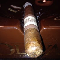 12/10/2013에 Brian C.님이 Tuttle&amp;#39;s Select Cigars에서 찍은 사진