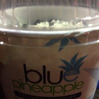 Das Foto wurde bei Blue Pineapple Frozen Yogurt von Bayron M. am 1/20/2013 aufgenommen