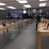 Photo taken at Apple Place Ste-Foy by Vladimir A. on 10/8/2016