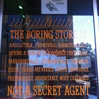 10/8/2012 tarihinde martin m.ziyaretçi tarafından The Boring Store'de çekilen fotoğraf