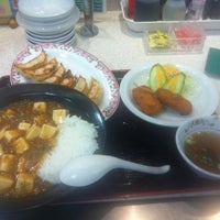 Photo taken at 餃子の王将 岩国店 by Vincent R. on 9/28/2012