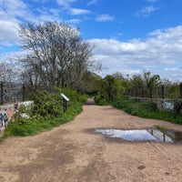 Photo taken at Parkland Walk (Finsbury Park to Crouch End Section) by Scott H. on 4/25/2023