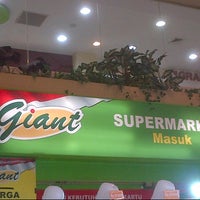 Photo taken at Giant by Ana N. on 10/17/2012