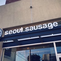 Снимок сделан в Seoul Sausage Company пользователем Yongjoo M. 10/22/2016