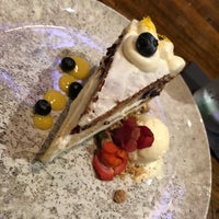 Foto tirada no(a) Oasthouse Kitchen + Bar por Gezika em 6/30/2019