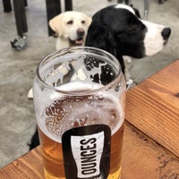 Photo taken at Ounces Taproom &amp;amp; Beer Garden by Dani on 4/21/2019
