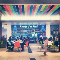 Photo taken at Rozafa Sea Food by Илија М. on 12/23/2012