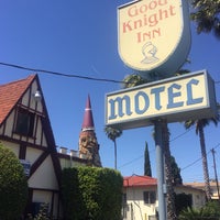 Foto tomada en Good Knight Inn Motel  por Offbeat L.A. el 4/16/2017