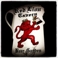 รูปภาพถ่ายที่ Red Lion Tavern โดย Offbeat L.A. เมื่อ 5/9/2013