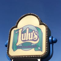 Foto diambil di Lulu&amp;#39;s Restaurant oleh Offbeat L.A. pada 4/7/2016