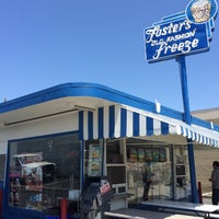 Photo taken at Fosters Freeze by Offbeat L.A. on 6/2/2016