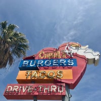 6/20/2017에 Offbeat L.A.님이 Cupids Burgers and Tacos에서 찍은 사진