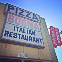 Photo prise au Pizza Buona par Offbeat L.A. le1/28/2016