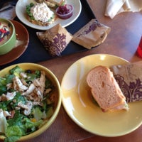 Review Paradise Bakery & Café