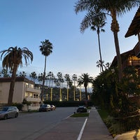 Foto diambil di La Jolla Shores Hotel oleh Jason pada 1/2/2022