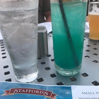 Снимок сделан в Stafford&amp;#39;s Pier Restaurant пользователем Breanna V. 7/21/2017