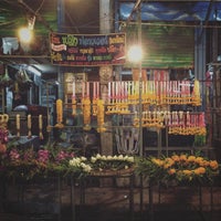 รูปภาพถ่ายที่ ร้านหญิงดอกไม้ ตลาดใหม่ชลบุรี โดย Ong A. เมื่อ 12/15/2015