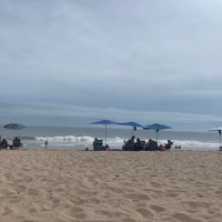 Foto tirada no(a) Misquamicut Beach por Dafna L. em 8/21/2021