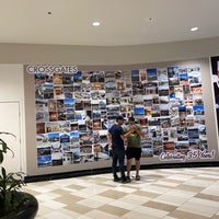 รูปภาพถ่ายที่ Crossgates Mall โดย Allie F. เมื่อ 5/11/2021