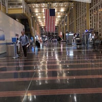 Foto tirada no(a) Ronald Reagan Washington National Airport (DCA) por Ibrahem em 6/28/2019